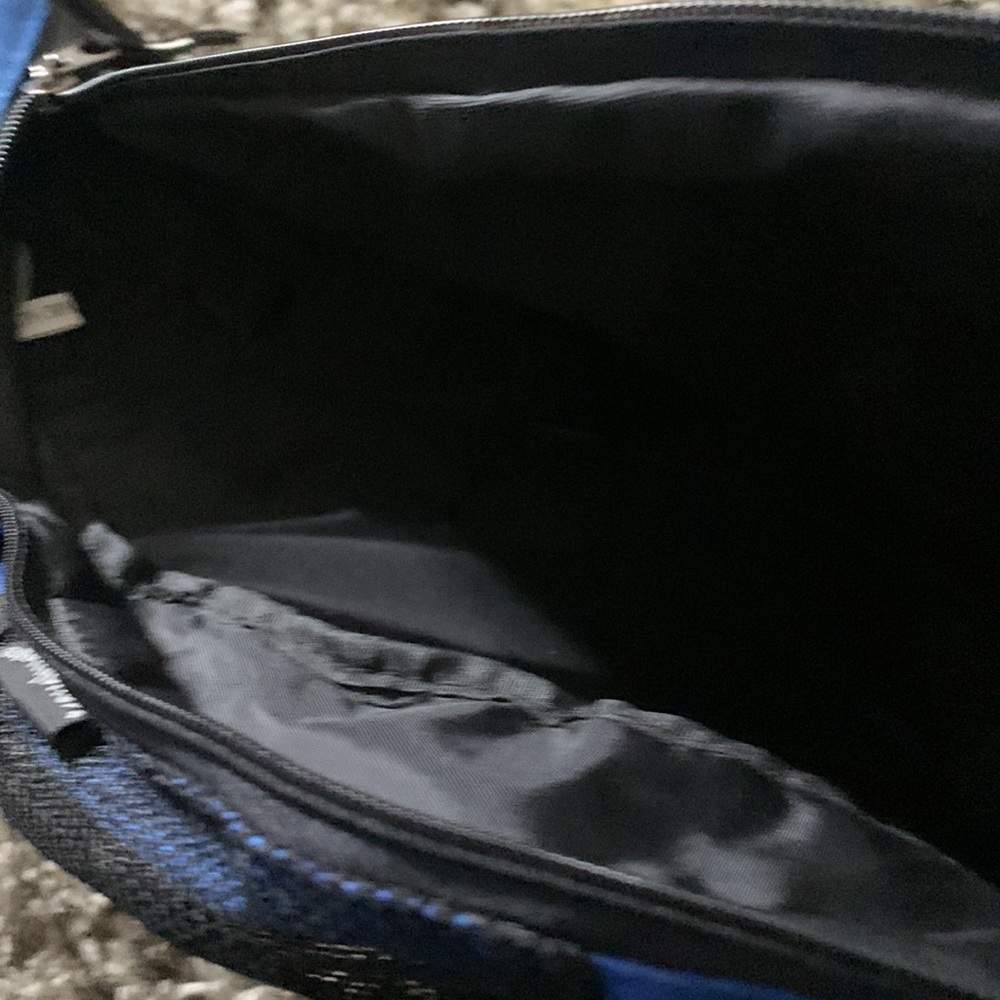Seaworld Discovery Cove Crossbody Backpack Blue Black Adjustable Straps Unisex - Picture 8 of 11